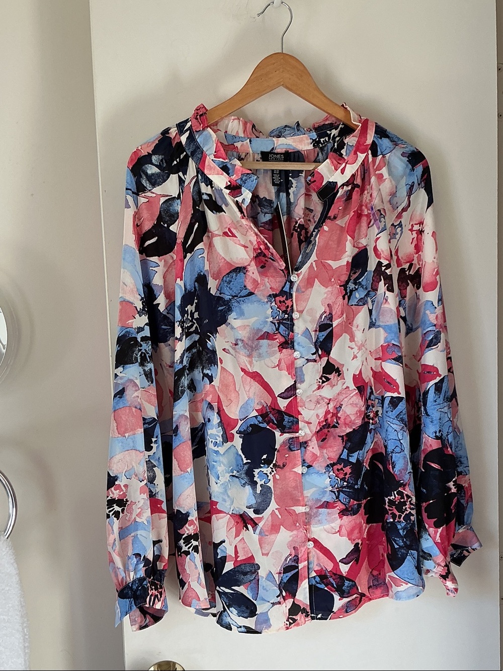 Jones New York Gorgeous Multicolor Floral Button-Front Blouse